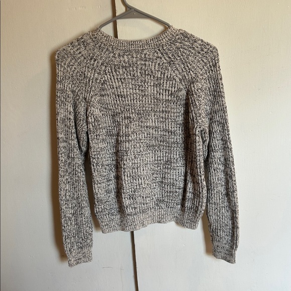 Woman’s Sweater - Picture 3 of 3